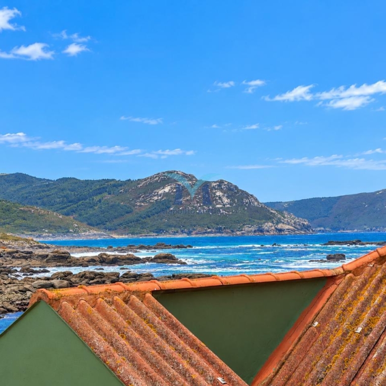 CASA DE PIEDRA AL LADO DEL MAR EN MUXÍA