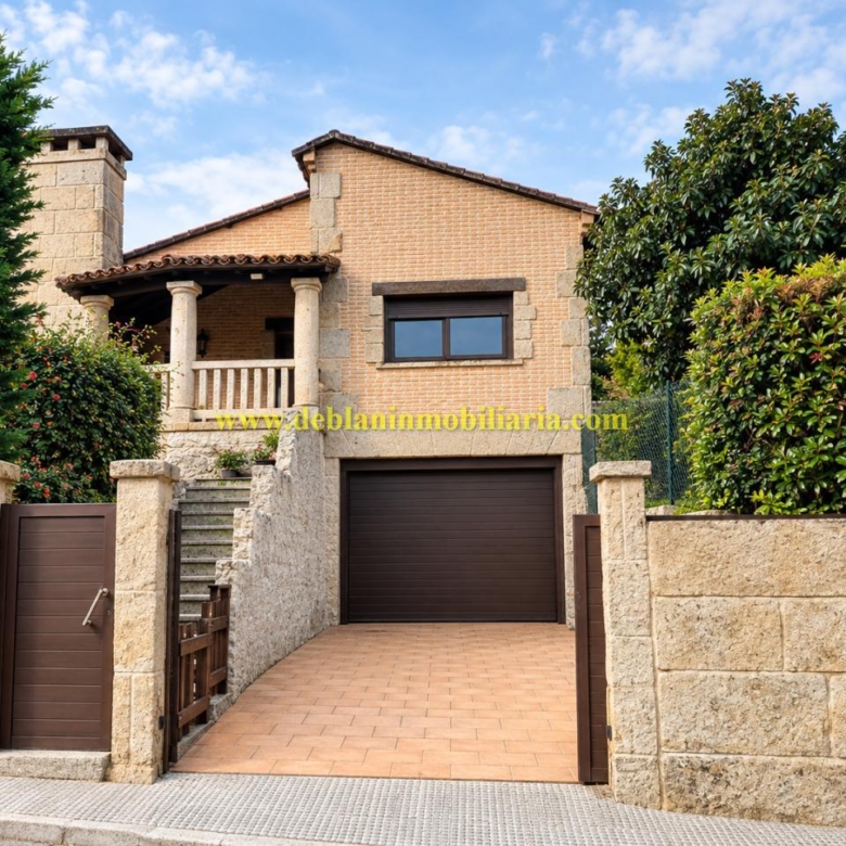 CHALET DE 202 M2.,  UBICADO EN LA URBANIZACIÓN POUSA DO BISPO