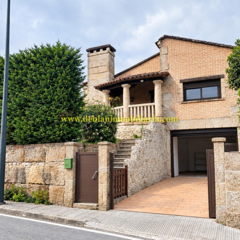 CHALET DE 202 M2.,  UBICADO EN LA URBANIZACIÓN POUSA DO BISPO
