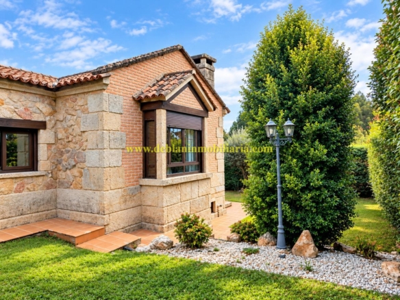 CHALET DE 202 M2.,  UBICADO EN LA URBANIZACIÓN POUSA DO BISPO