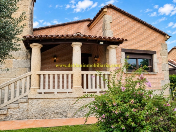 CHALET DE 202 M2.,  UBICADO EN LA URBANIZACIÓN POUSA DO BISPO