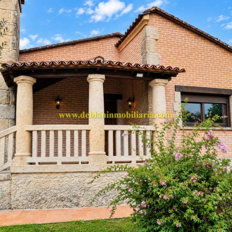 CHALET DE 202 M2.,  UBICADO EN LA URBANIZACIÓN POUSA DO BISPO