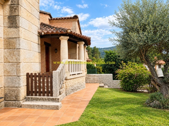 CHALET DE 202 M2.,  UBICADO EN LA URBANIZACIÓN POUSA DO BISPO
