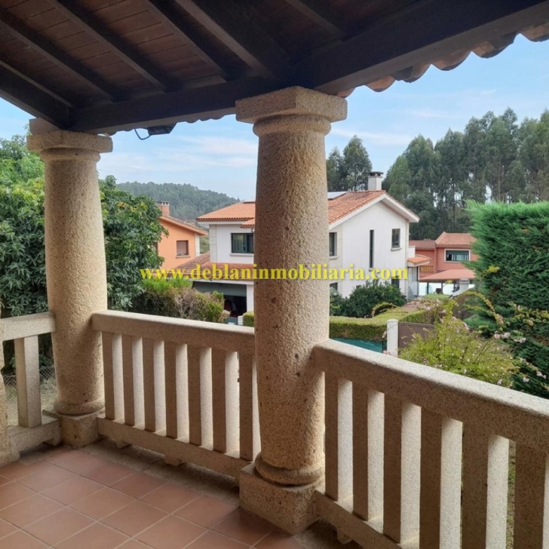 CHALET DE 202 M2.,  UBICADO EN LA URBANIZACIÓN POUSA DO BISPO