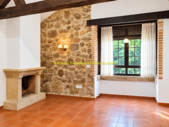 CHALET DE 202 M2.,  UBICADO EN LA URBANIZACIÓN POUSA DO BISPO