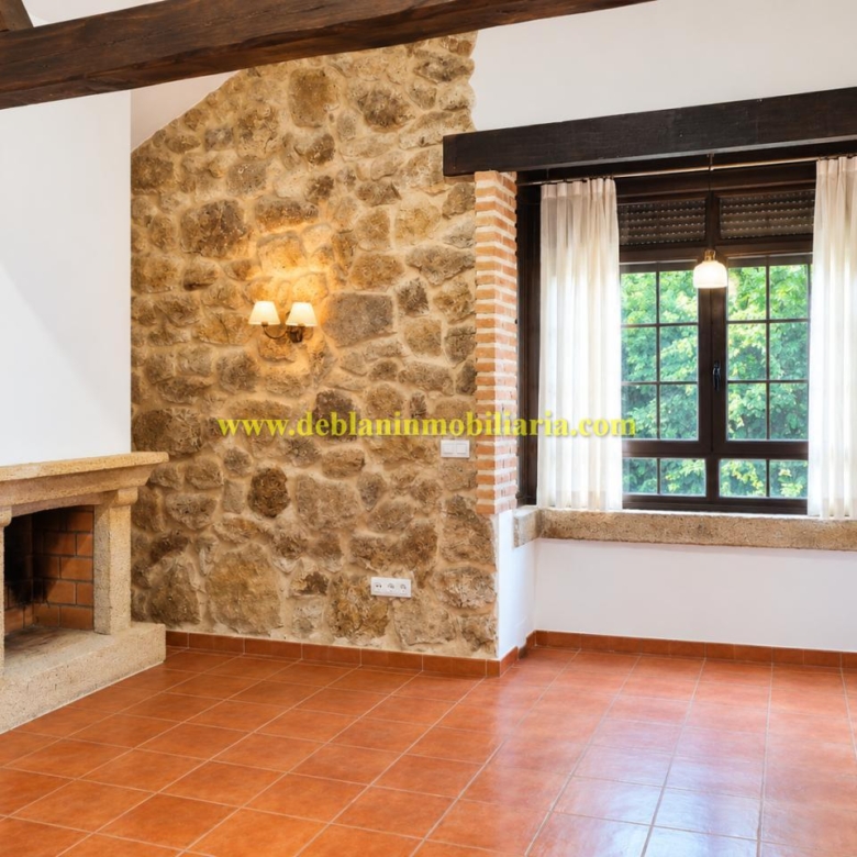 CHALET DE 202 M2.,  UBICADO EN LA URBANIZACIÓN POUSA DO BISPO