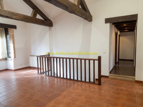CHALET DE 202 M2.,  UBICADO EN LA URBANIZACIÓN POUSA DO BISPO