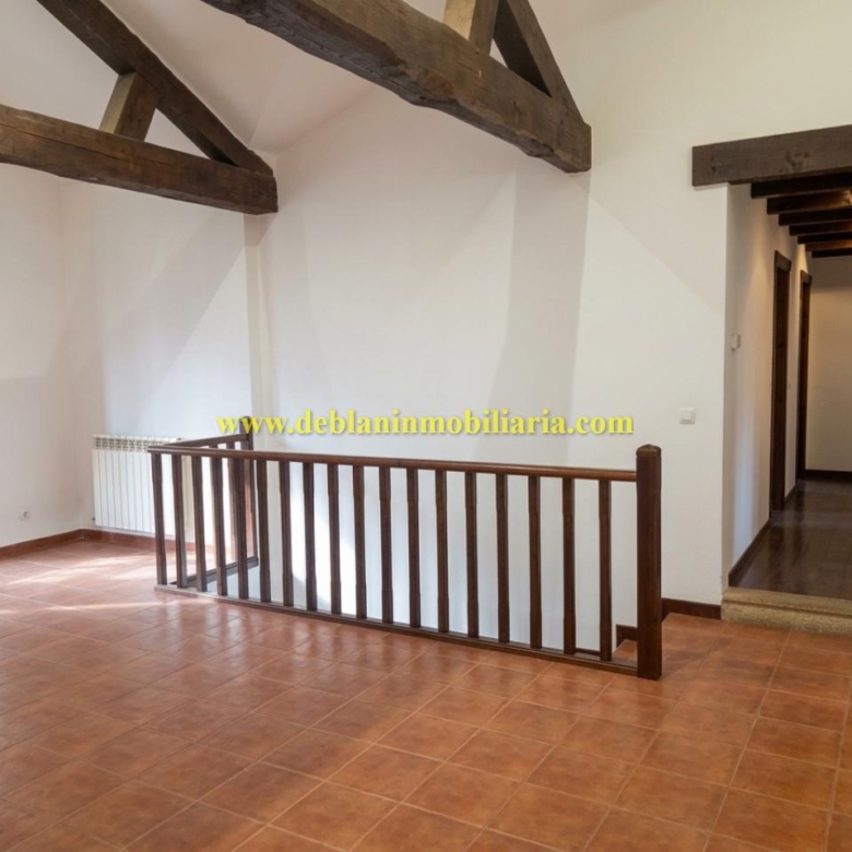 CHALET DE 202 M2.,  UBICADO EN LA URBANIZACIÓN POUSA DO BISPO