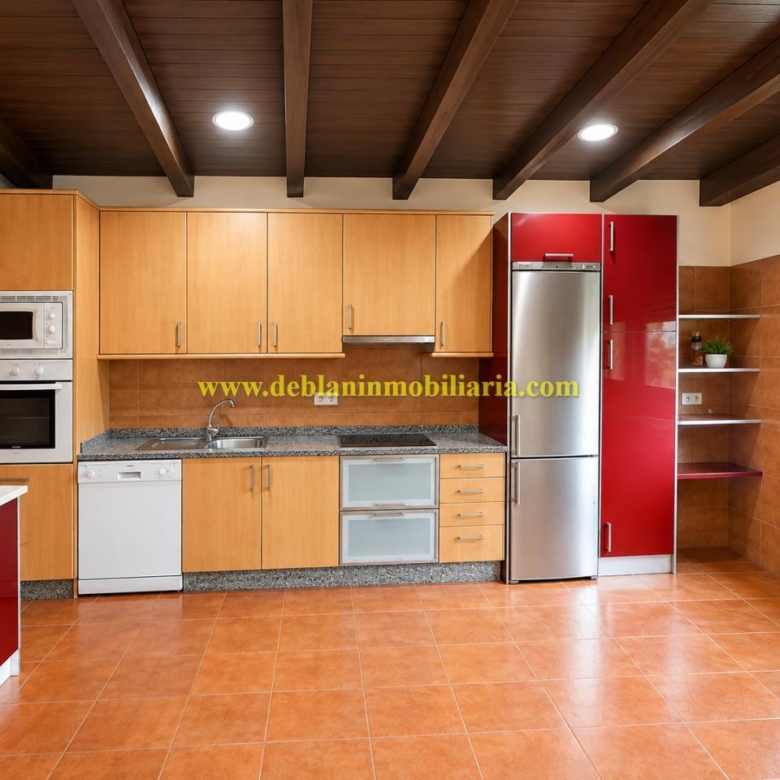 CHALET DE 202 M2.,  UBICADO EN LA URBANIZACIÓN POUSA DO BISPO