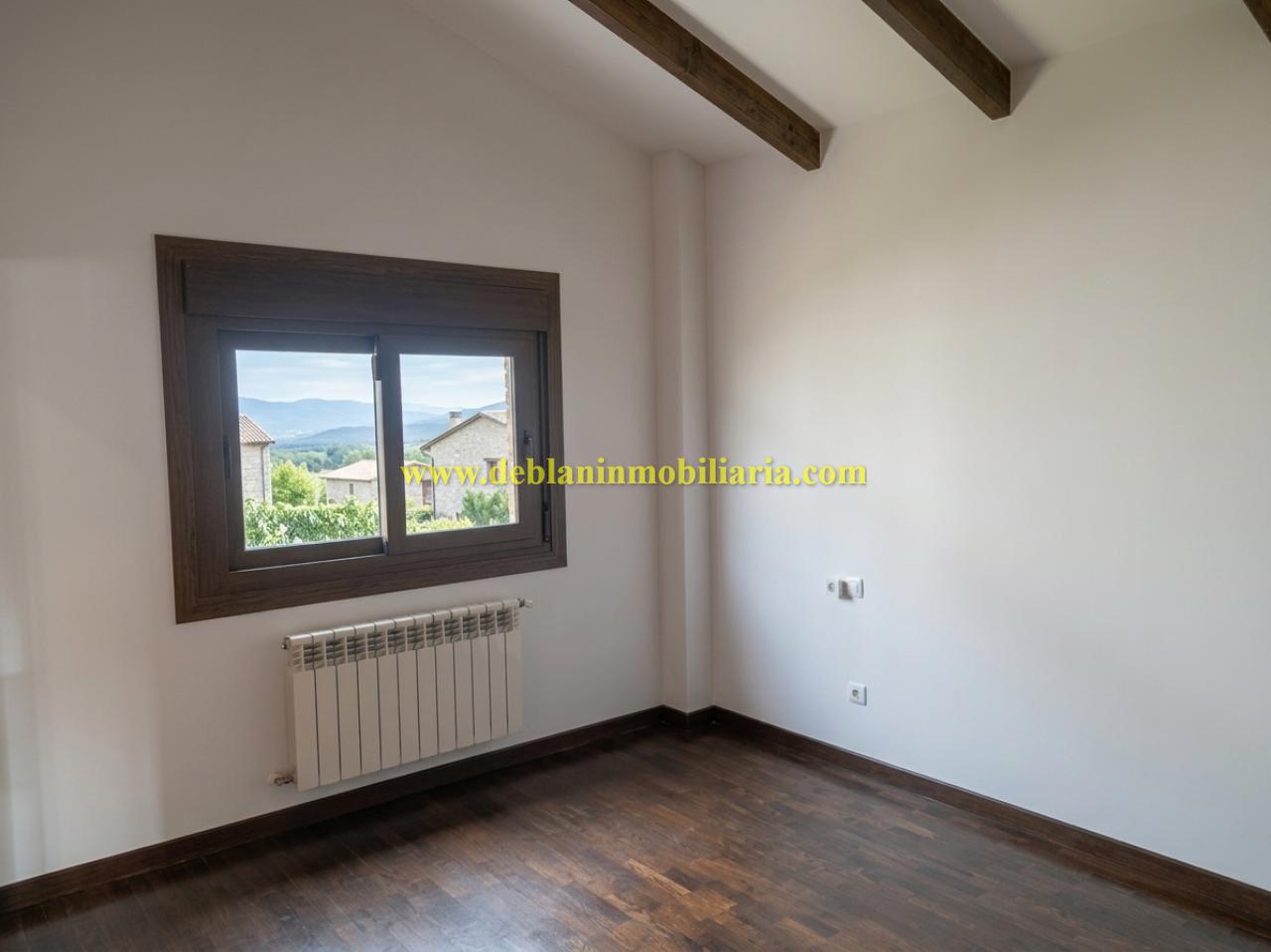 179067195454300046045_179067190580 CHALET DE 202 M2., UBICADO EN LA URBANIZACIÓN POUSA DO BISPO
