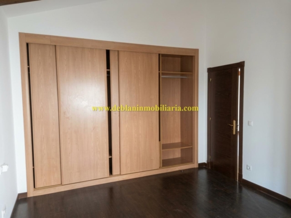 CHALET DE 202 M2.,  UBICADO EN LA URBANIZACIÓN POUSA DO BISPO
