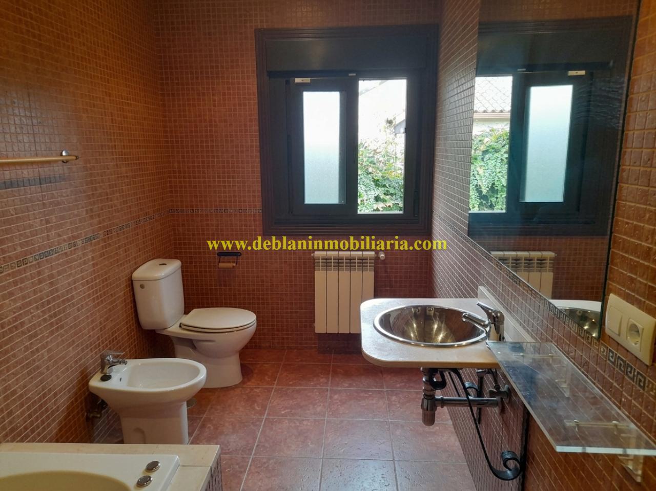 179067195898300046045_179067190591 CHALET DE 202 M2., UBICADO EN LA URBANIZACIÓN POUSA DO BISPO