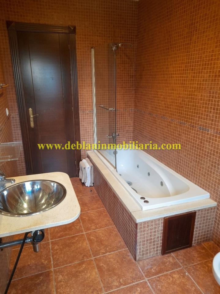 179067195945800046045_179067190594 CHALET DE 202 M2., UBICADO EN LA URBANIZACIÓN POUSA DO BISPO