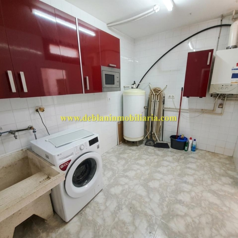 CHALET DE 202 M2.,  UBICADO EN LA URBANIZACIÓN POUSA DO BISPO