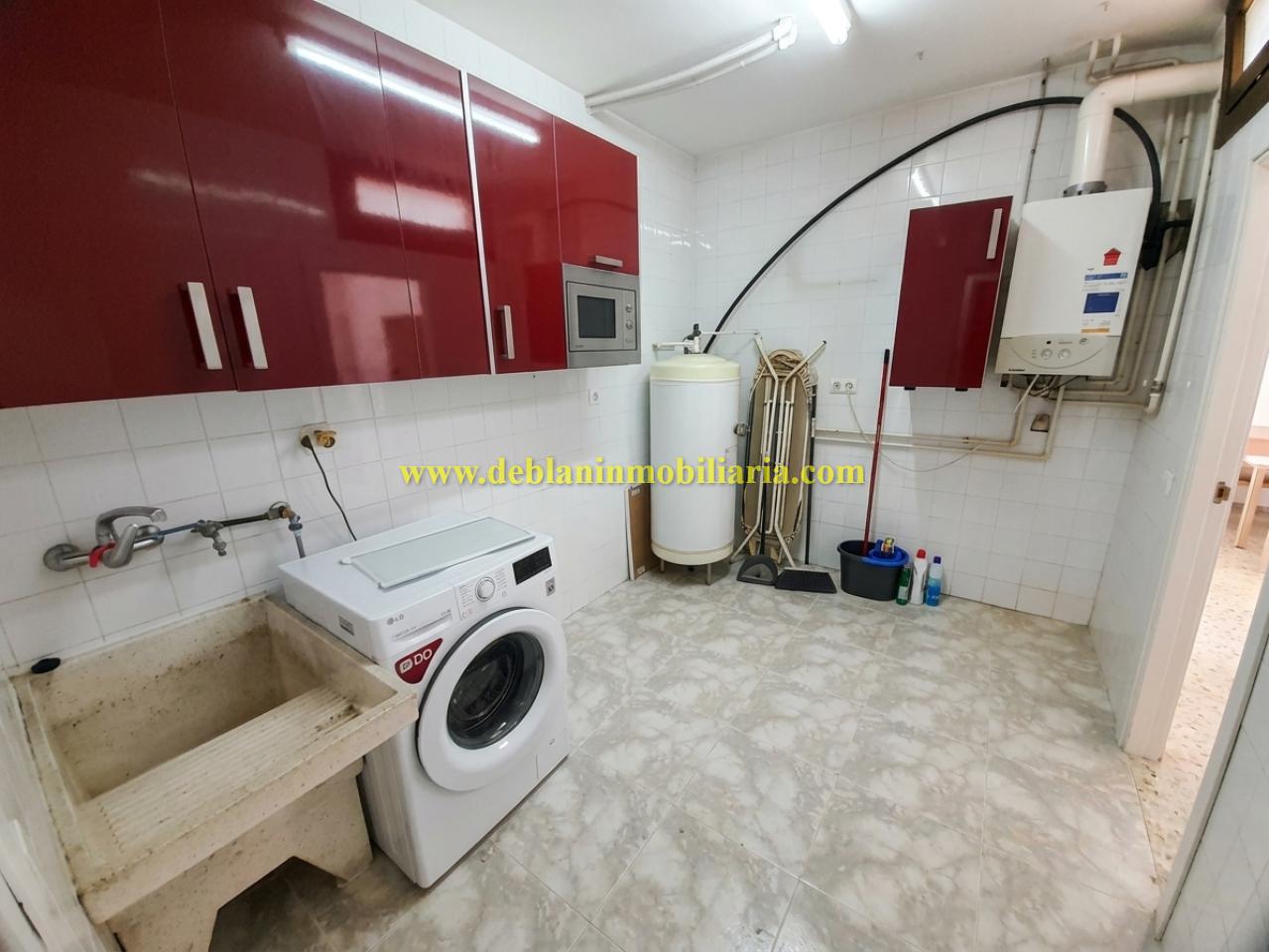 179067196060700046045_179067190600 CHALET DE 202 M2., UBICADO EN LA URBANIZACIÓN POUSA DO BISPO