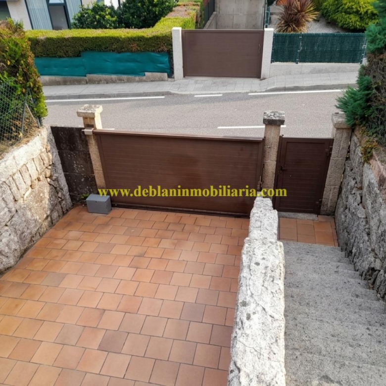 CHALET DE 202 M2.,  UBICADO EN LA URBANIZACIÓN POUSA DO BISPO