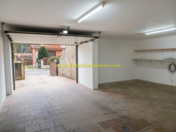 CHALET DE 202 M2.,  UBICADO EN LA URBANIZACIÓN POUSA DO BISPO