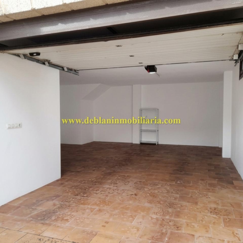 CHALET DE 202 M2.,  UBICADO EN LA URBANIZACIÓN POUSA DO BISPO