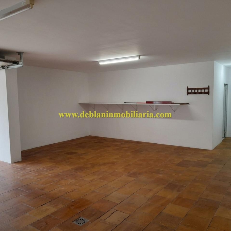 CHALET DE 202 M2.,  UBICADO EN LA URBANIZACIÓN POUSA DO BISPO
