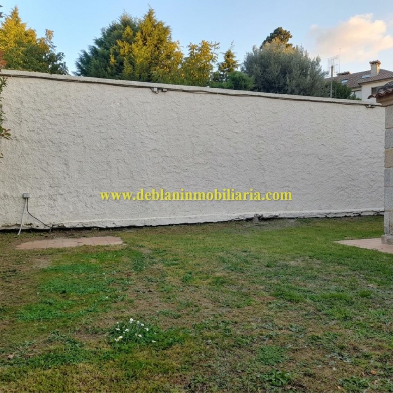 CHALET DE 202 M2.,  UBICADO EN LA URBANIZACIÓN POUSA DO BISPO