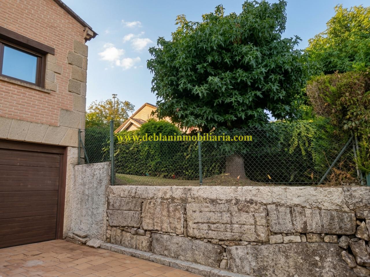 179067196534000046045_179067190631 CHALET DE 202 M2., UBICADO EN LA URBANIZACIÓN POUSA DO BISPO