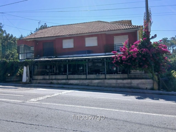 GRAN PROPIEDAD CON VIVIENDA, LOCAL EN FUNCIONAMIENTO Y AMPLIAS POSIBILIDADES.