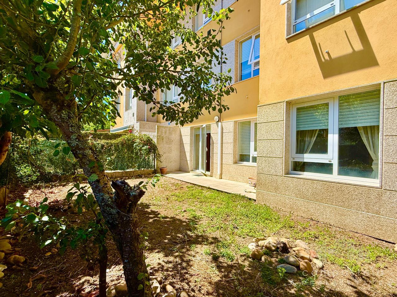 179070173715100172242_178604454749 Jardín y terraza propios de la vivienda