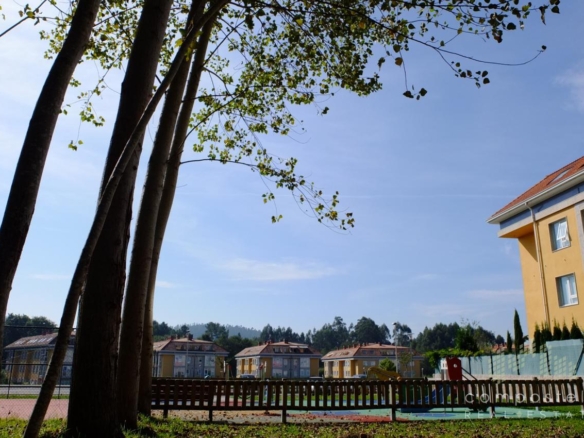 Jardín y terraza propios de la vivienda
