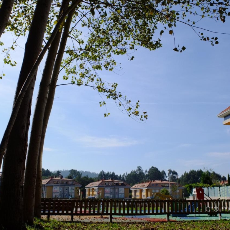 Jardín y terraza propios de la vivienda