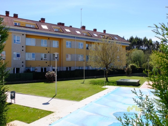 Jardín y terraza propios de la vivienda