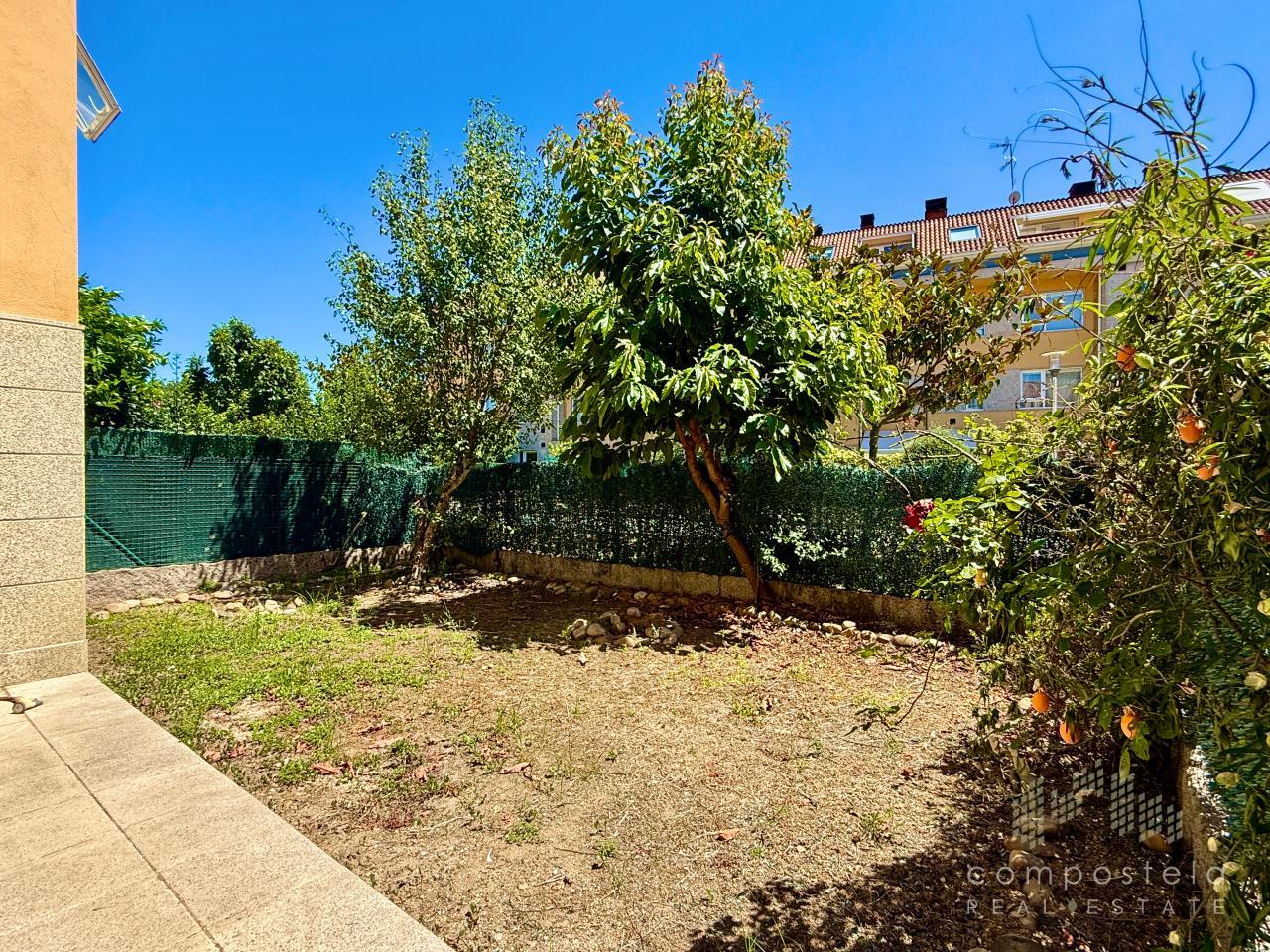 179070197369500172242_178604464821 Jardín y terraza propios de la vivienda
