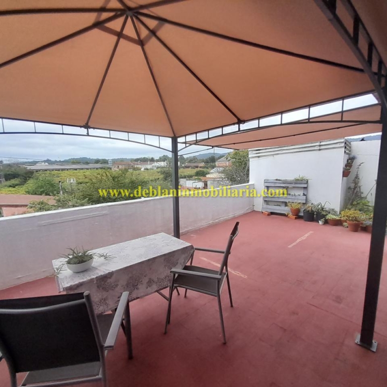 PISO DE 230m2 CON AMPLIA TERRAZA