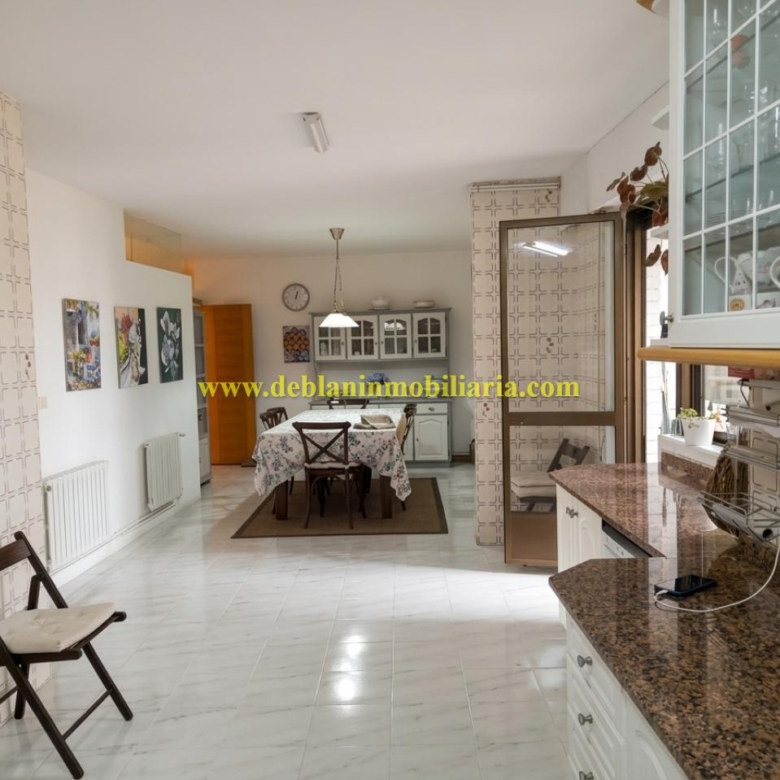 PISO DE 230m2 CON AMPLIA TERRAZA