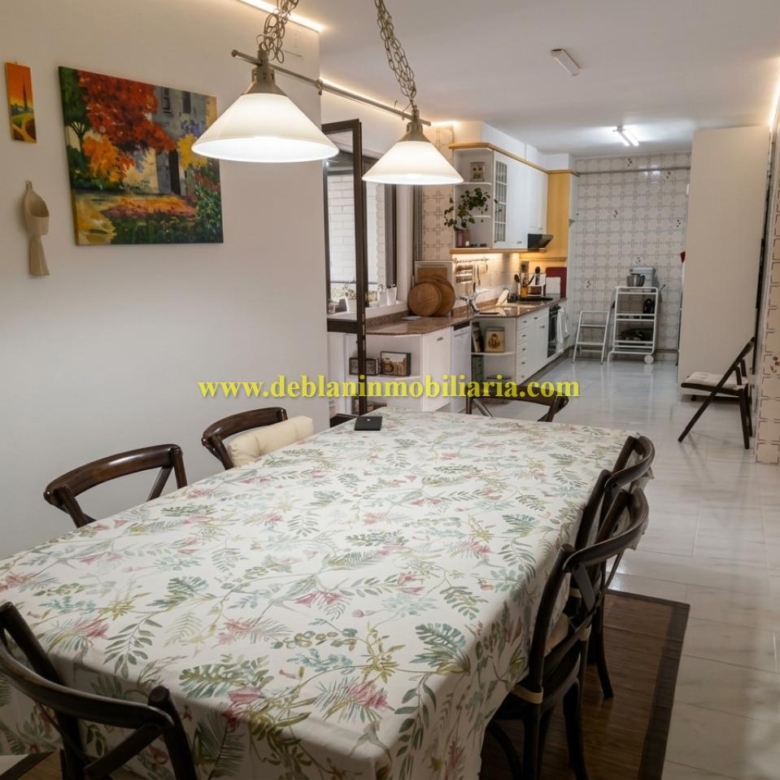 PISO DE 230m2 CON AMPLIA TERRAZA