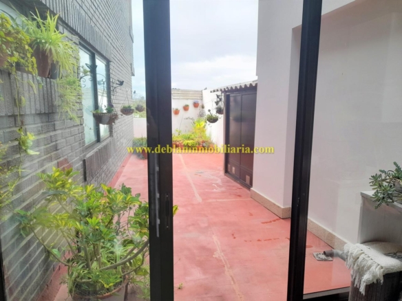 PISO DE 230m2 CON AMPLIA TERRAZA