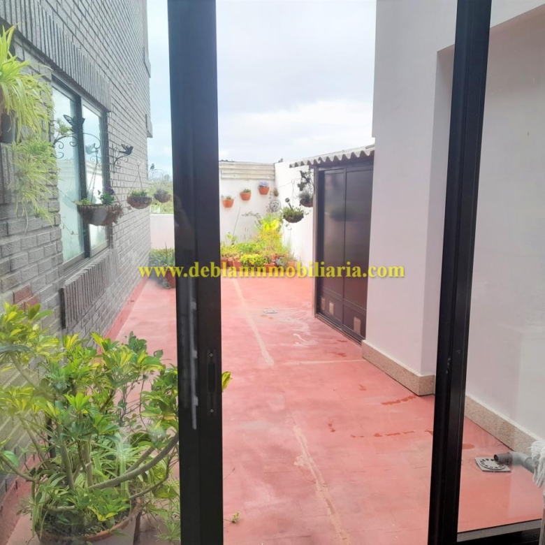 PISO DE 230m2 CON AMPLIA TERRAZA