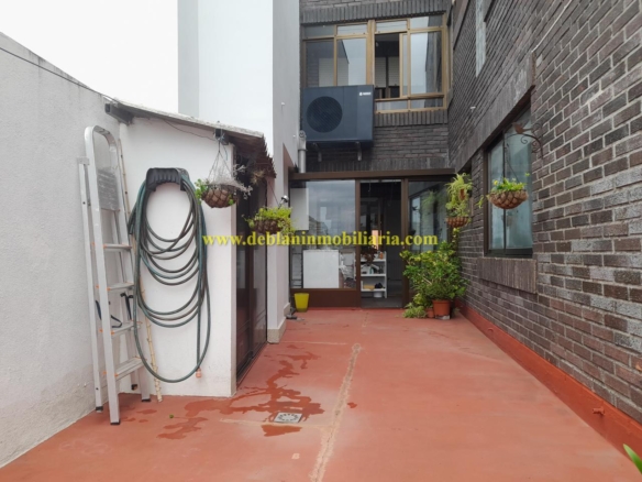 PISO DE 230m2 CON AMPLIA TERRAZA