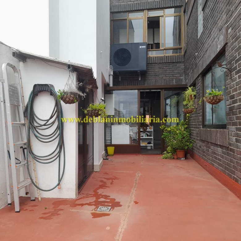 PISO DE 230m2 CON AMPLIA TERRAZA