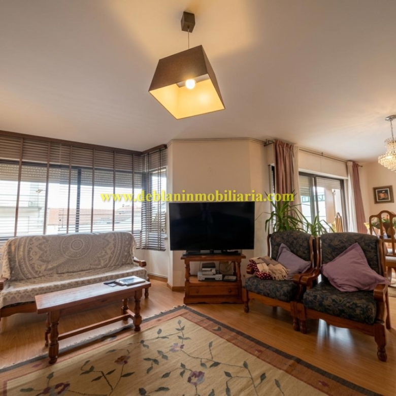 PISO DE 230m2 CON AMPLIA TERRAZA