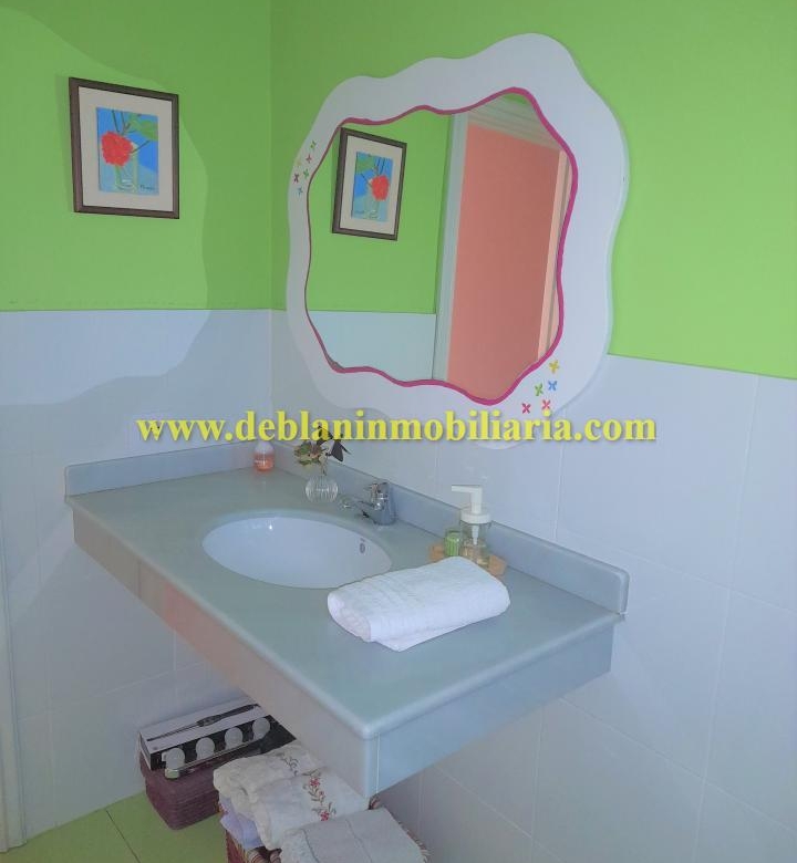 PISO DE 230m2 CON AMPLIA TERRAZA