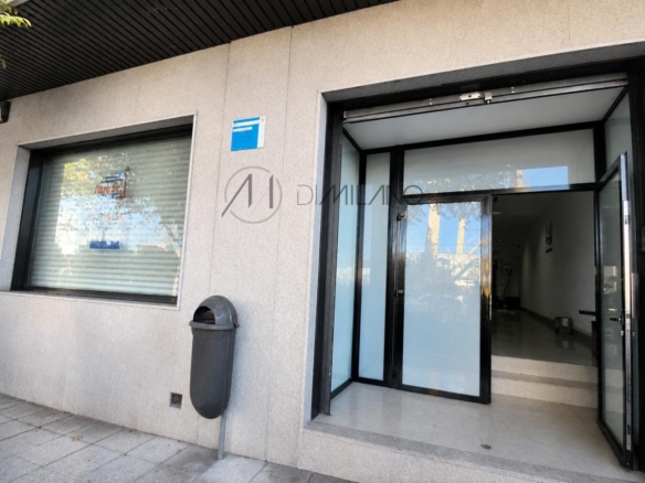 Local comercial de 225 m2 en Xulián Estévez