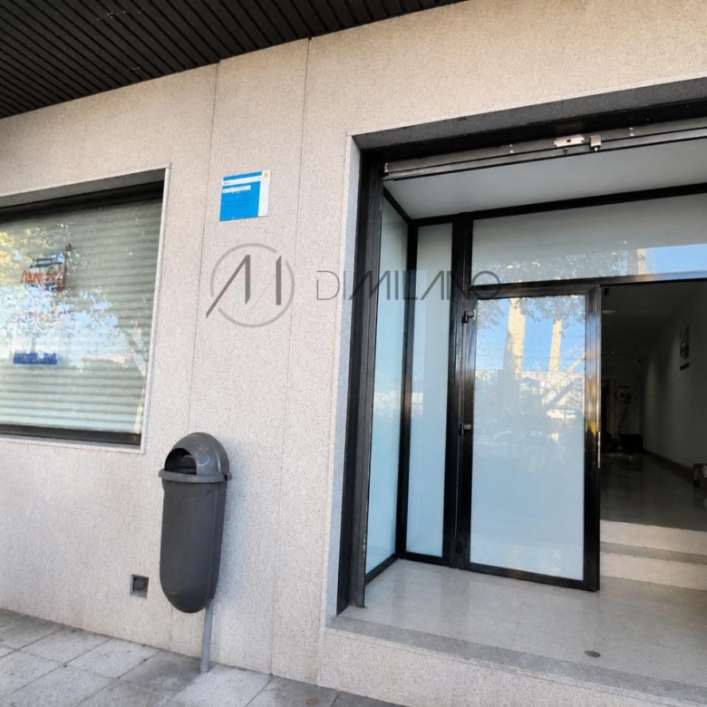 Local comercial de 225 m2 en Xulián Estévez