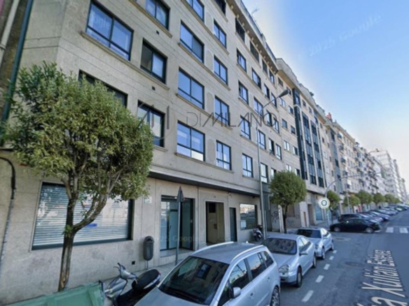 Local comercial de 225 m2 en Xulián Estévez