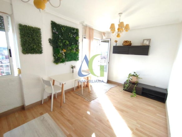 SE VENDE PISO DE DOS HABITACIONES EN TROBAJO DEL CAMINO