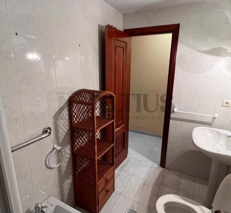 Piso en alquiler-  Av. Benito Vigo A estrada