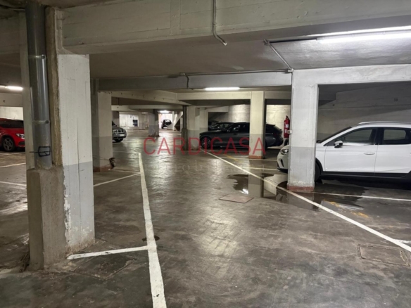 Plaza indicada para coche pequeño o moto.