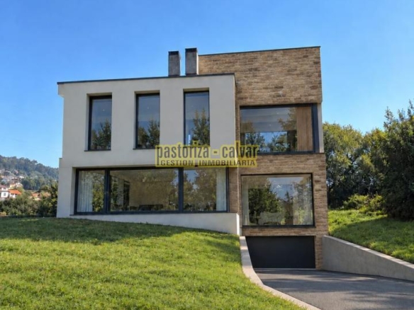 CHALET EN CONSTRUCCION EN CANGAS, ZONA PISTA DE ATLETISMO