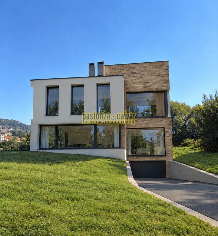 CHALET EN CONSTRUCCION EN CANGAS, ZONA PISTA DE ATLETISMO