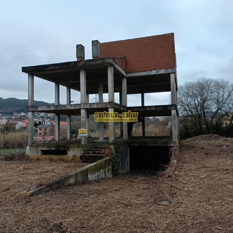 CHALET EN CONSTRUCCION EN CANGAS, ZONA PISTA DE ATLETISMO