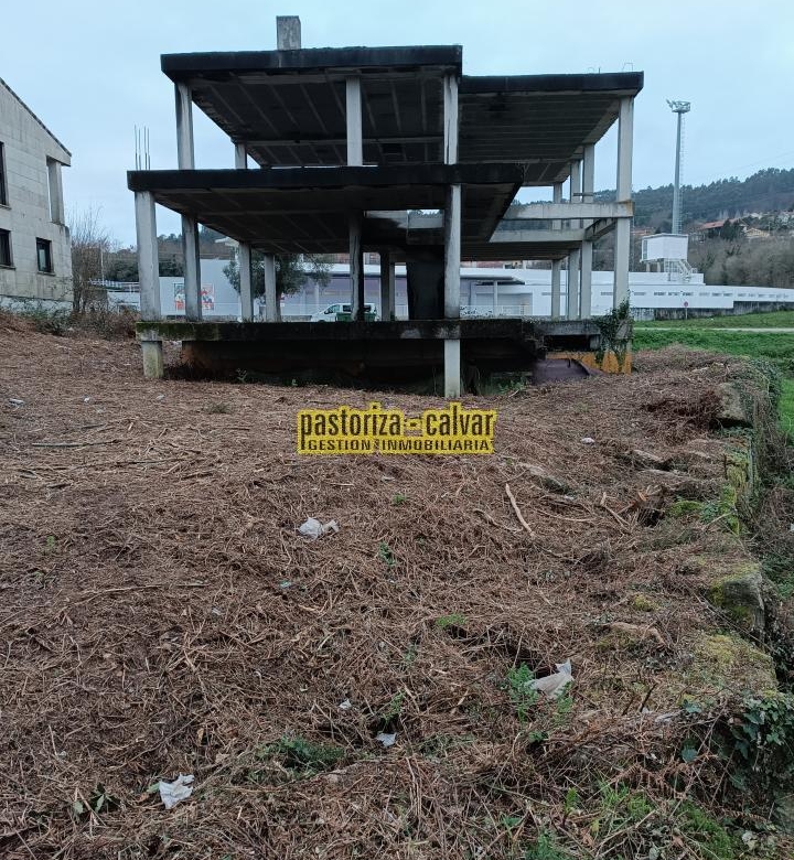 CHALET EN CONSTRUCCION EN CANGAS, ZONA PISTA DE ATLETISMO